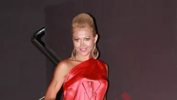 Copiaza stilul Simonei Dichiseanu