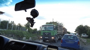 Culmea ironiei! Ce număr avea la mașină un camion care transporta lemne