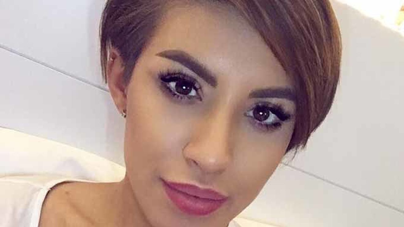 NICOLETA NUCĂ s-a fotografiat în timp ce stătea în pat! Ce s-a văzut în oglinda din spatele ei