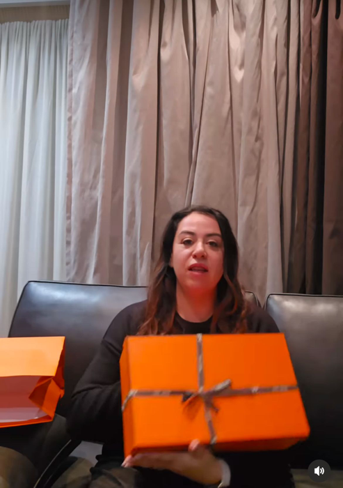 Cât costă, de fapt, adidașii Hermes pe care Oana Roman i-a cumpărat din Franța: ”Măcar mă aleg cu ceva”