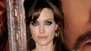 Mai multe obiecte apartinand Angelinei Jolie au fost scoase la licitatie!