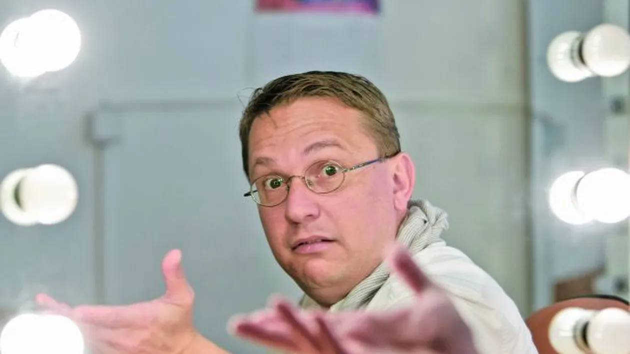 Momente de panică la Teatrul de Comedie! Actorul MARIUS FLOREA VIZANTE, transportat de urgenţă la spital după ce i s-a făcut rău înaintea spectacol