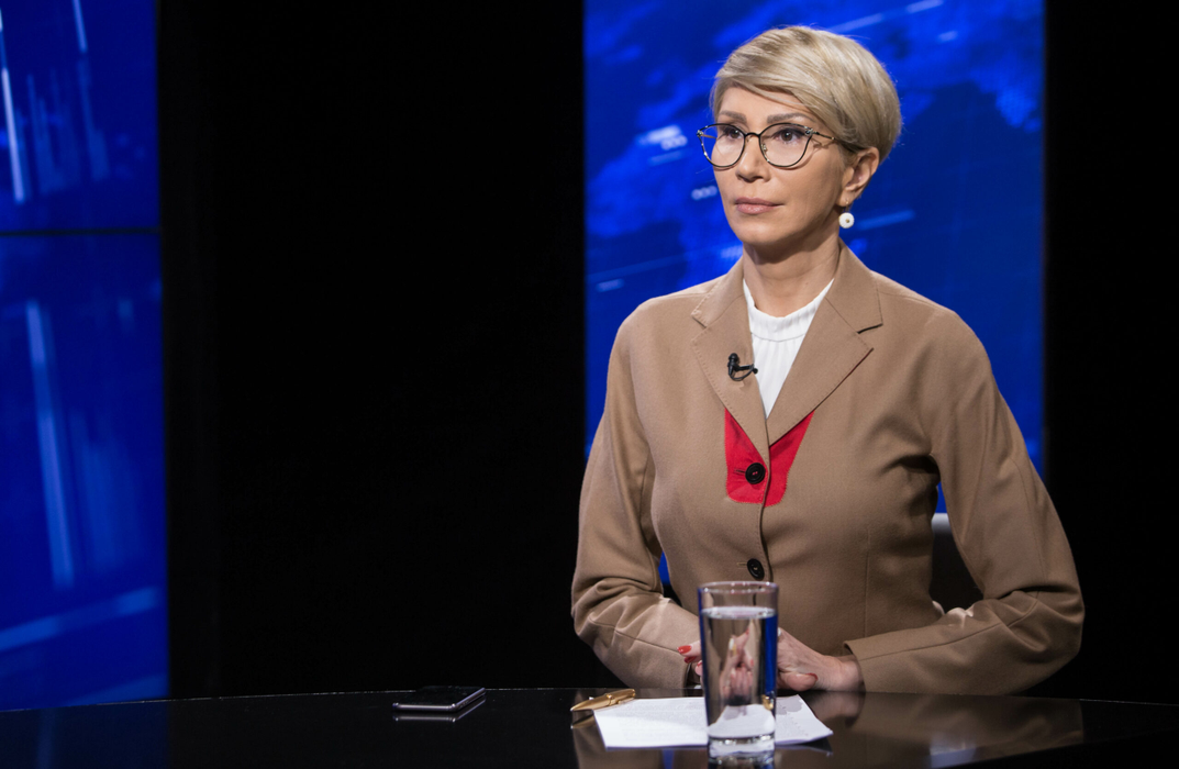 Ea este cea mai ”tunată” politiciană din România! Cum s-a transformat Raluca Turcan în ultimii 20 de ani