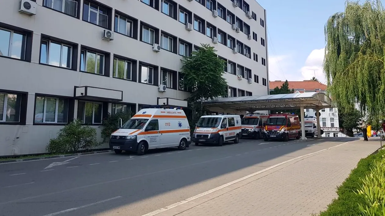 Spitalul din România în care un pacient a fost obligat să-și cumpere pernă: „După ce aștepți ore în șir la urgență, pe scaun...”