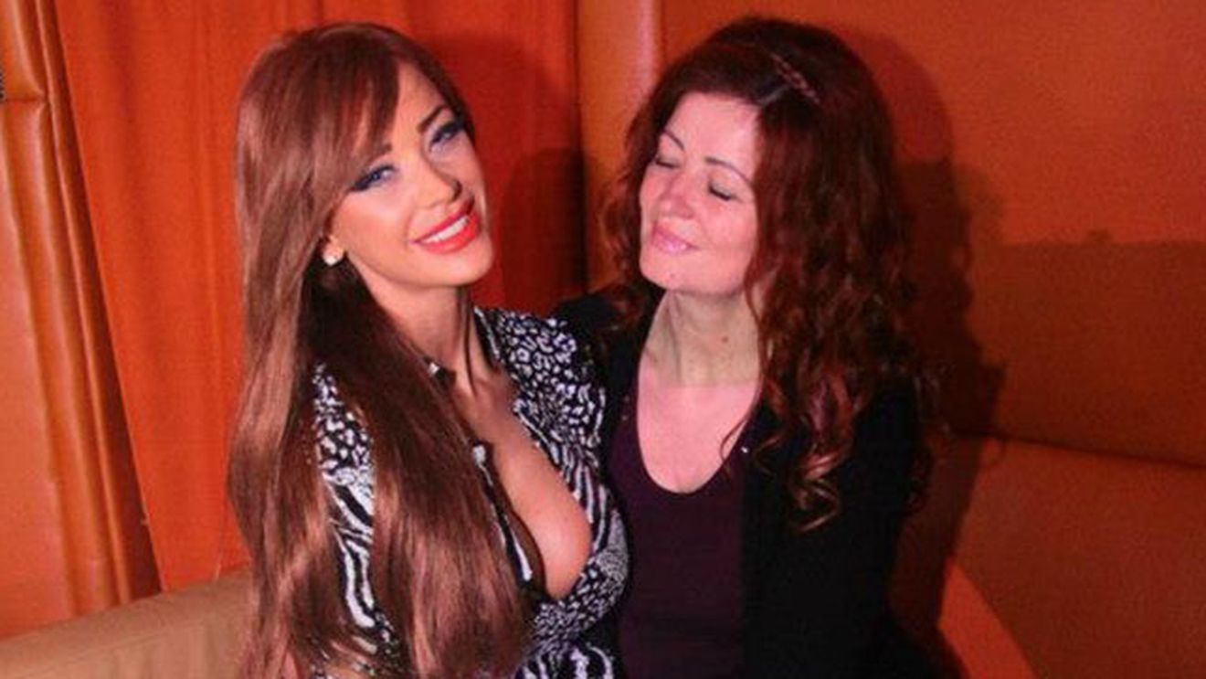 Bianca Dragusanu are concurenta serioasa! Vezi aici ce sani uriasi are mama roscatei