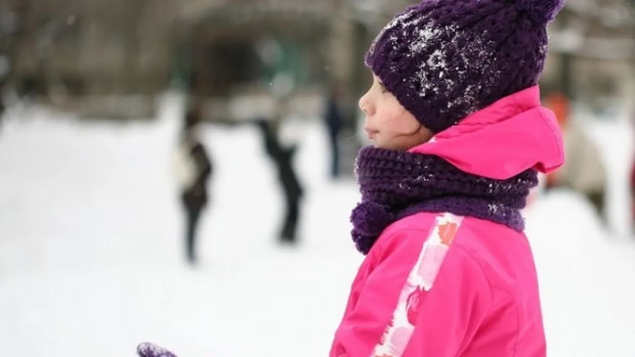 Codul portocaliu de ninsoare şi viscol face ravagii! În ce oraş din România au fost suspendate cursurile 