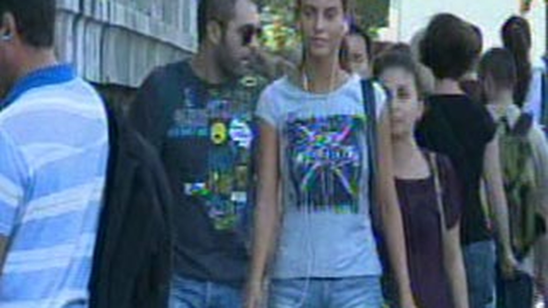 Roxana Ilie a facut ravagii pe strada! Barbatii au intors capul dupa ea si i-au facut fotografii: "Este extraordinar sa vezi o femeie frumoasa trecand pe langa tine"