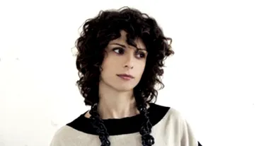 Ati purta un colier din cabluri electrice?