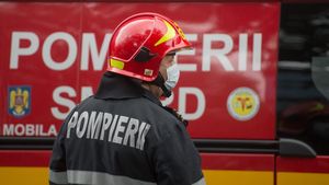 Incendiu puternic într-un apartament din Galați! Proprietarul a fost salvat în ultimul moment