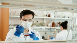 Panica sporește la Cluj: alți doi angajați ai salonului au ajuns la spital! S-a extins ancheta epidemiologică