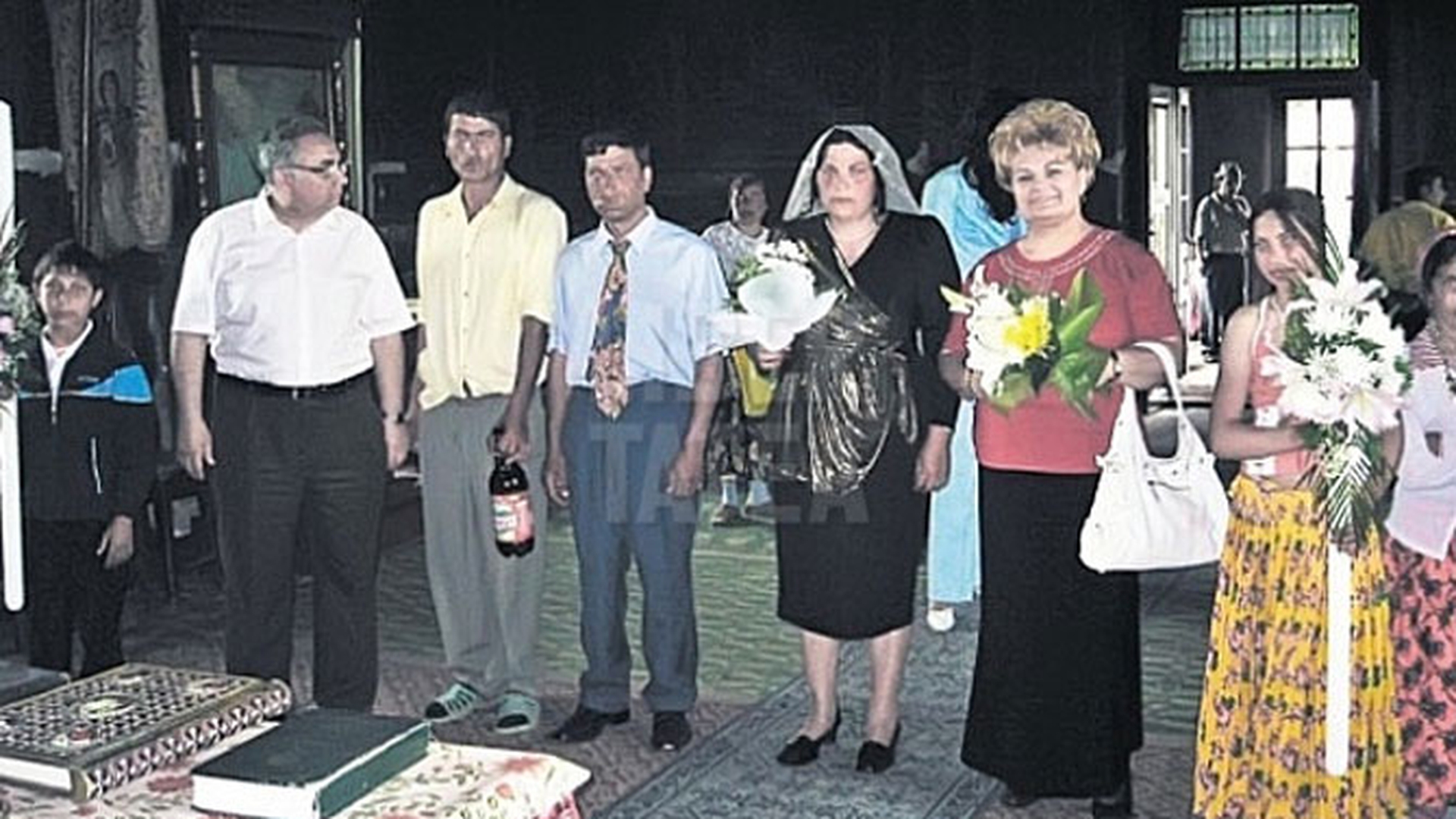 INCREDIBIL! O mireasa cu ochii umflati de pumnii sotului ii jura acestuia credinta vesnica