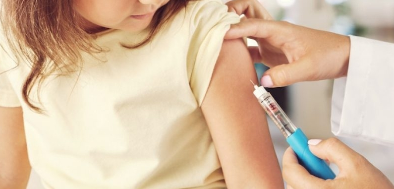 Tinerii, dar mai ales cei în vârstă sau cu comorbidități trebuie să treacă iar prin testul vaccinării