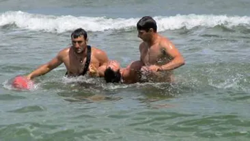 TRAGEDIE pe litoral! Un barbat A MURIT inecat dupa ce a ignorat steagul rosu arborat de salvamari!