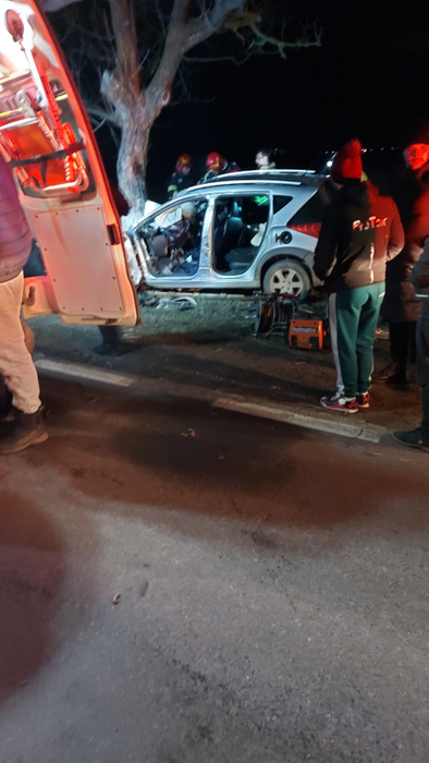 Accident cumplit pe DN41! Un tânăr de doar 27 de ani și-a pierdut viața, după ce a intrat cu mașina în copac
