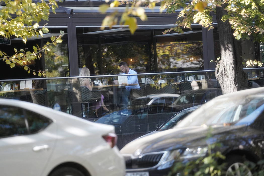 Tristan Tate a ieșit la restaurant însoțit de o blondă misterioasă