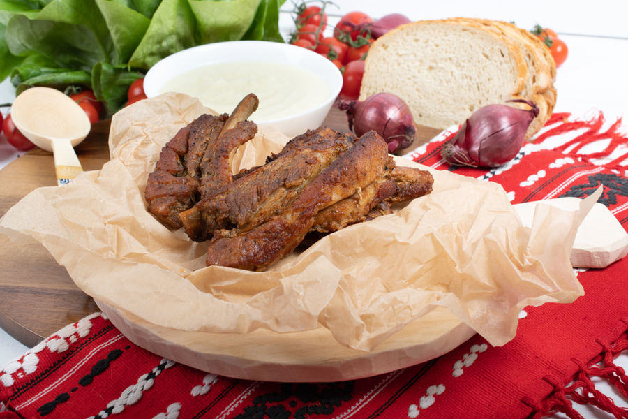 Jumari de porc preparate din coaste de porc prajite