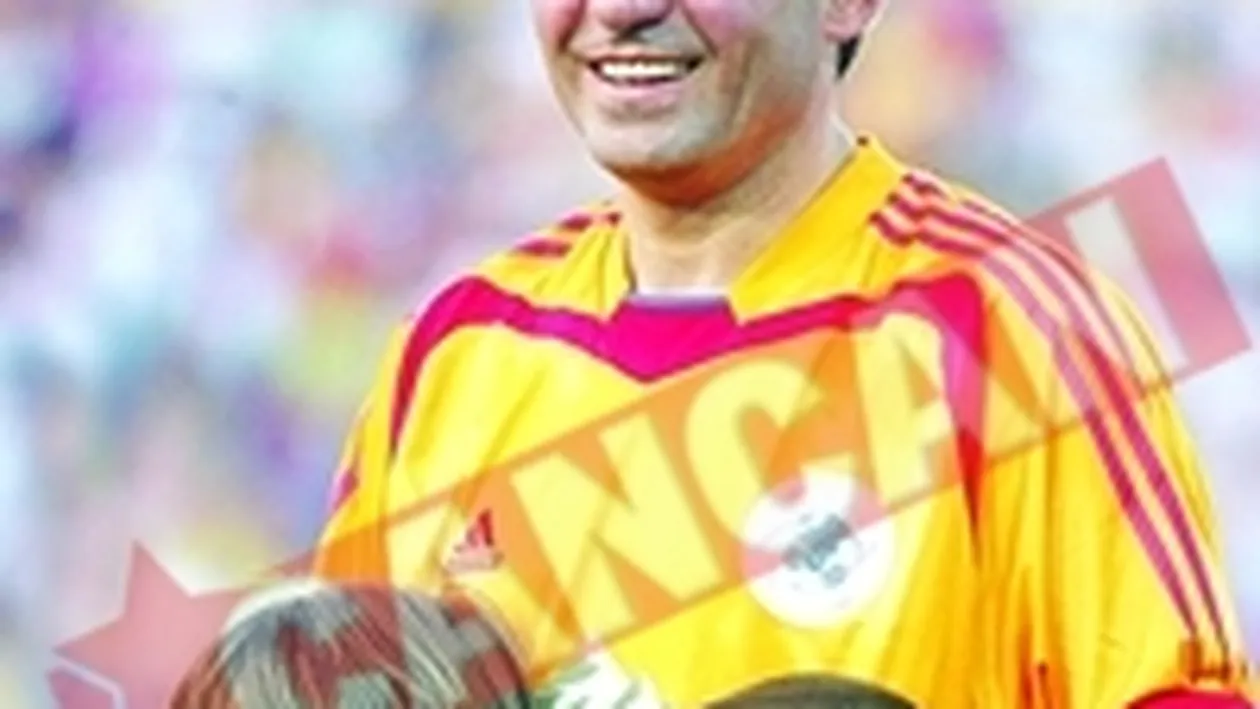 Hagi, pe gazon alaturi de greii fotbalului mondial