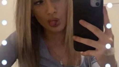 A încercat să se bronzeze dar rezultatul a fost dezastruos! Gafa incredibilă pe care a făcut-o o adolescentă