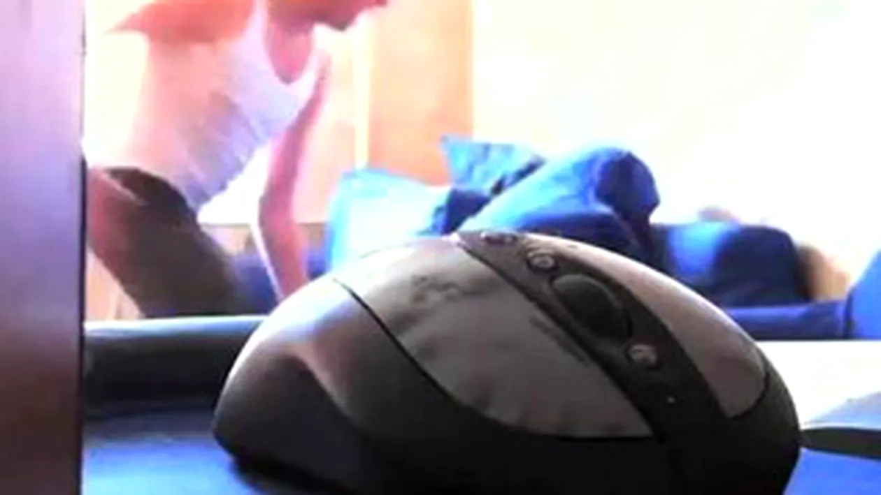 VIDEO Filmat de fosta iubita in timp ce molesta o perna! Asta da razbunare!