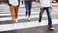Ești obligat sau nu să oprești la trecerea de pietoni dacă persoana care traversează se află pe sensul opus? Ce spune Codul Rutier, de fapt, inclusiv când există și o linie de tramvai