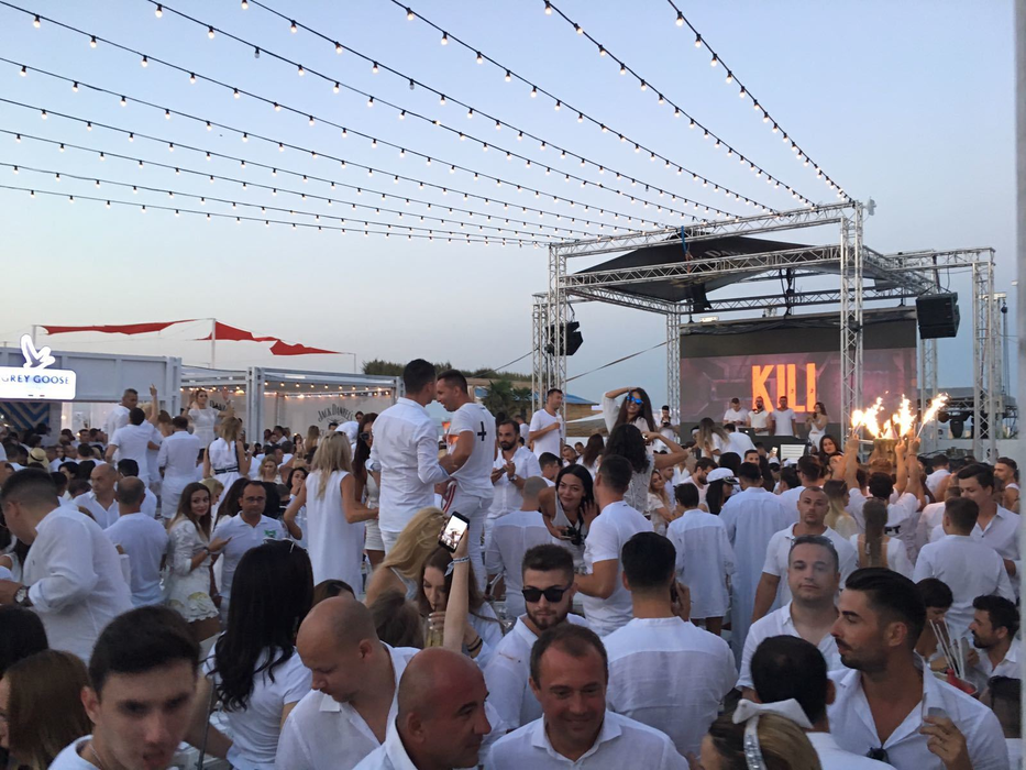 Petrcere spectaculoasă la Loft Mamaia! Atmosfera este incendiară. Imagini LIVE