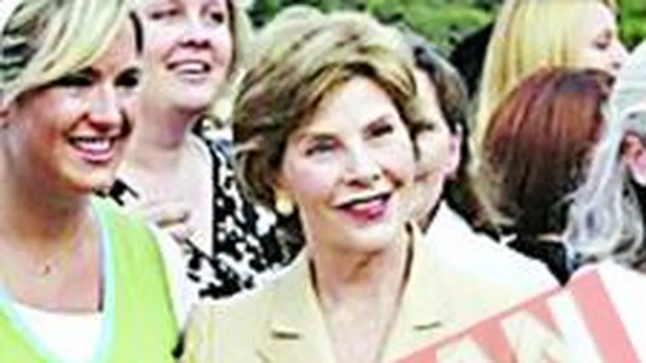 Laura Bush, pe front