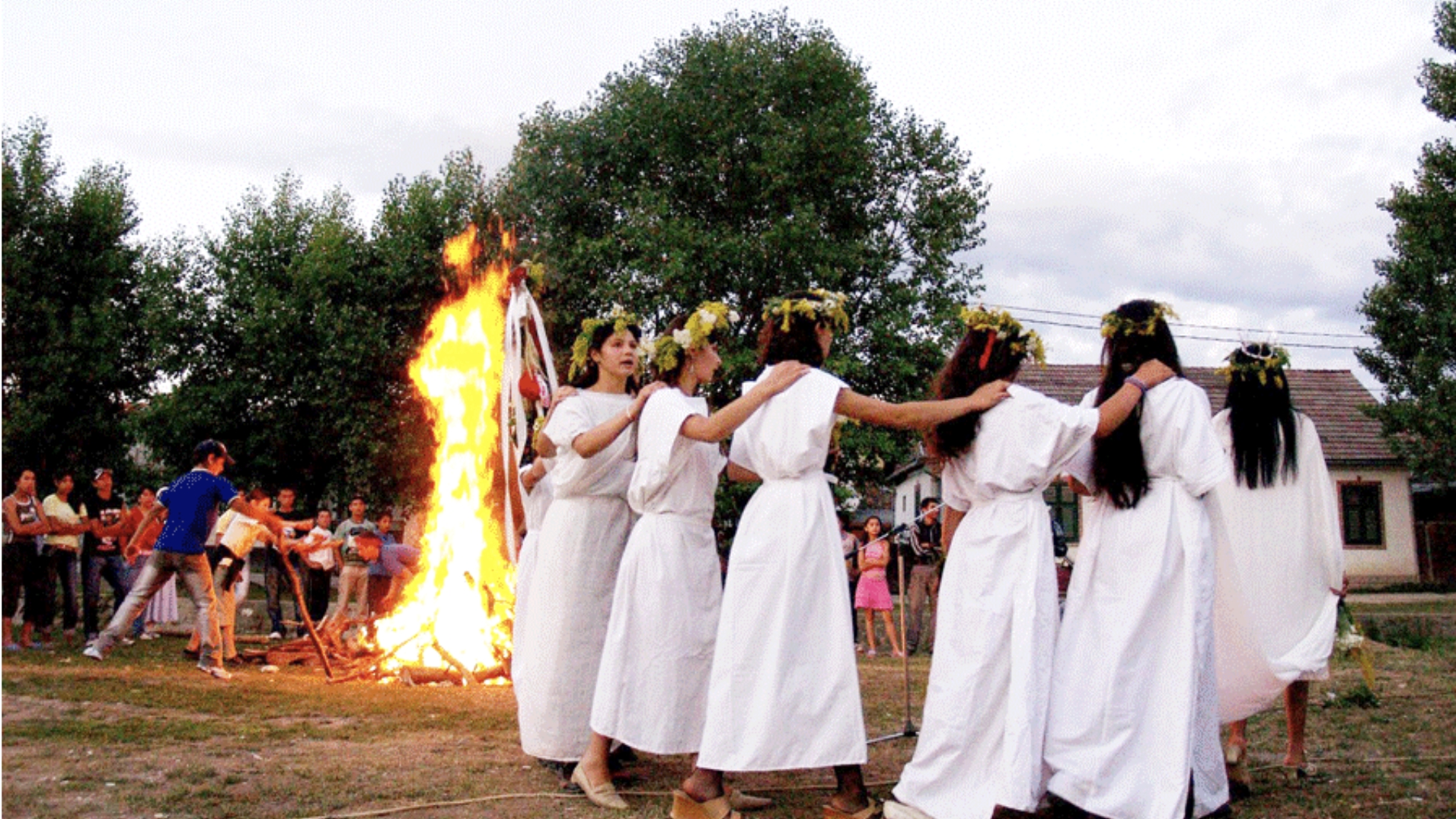 Ce ritualuri se fac în noaptea de Sânziene? Se spune că dorințele prind viață