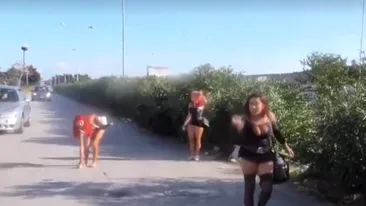 VIDEO. Ziarist italian, atacat cu bâte și pietre de un grup de prostituate românce. “Închide camera că dau!”