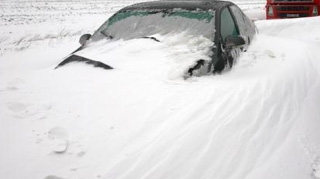Drumuri inchise si masini blocate in trafic din cauza viscolului si a zapezii, in Dolj