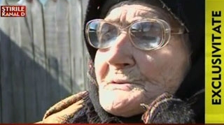 VIDEO Piturca a ajuns de rasul satului! Toti taranii din locul unde s-a nascut ii spun sa-si recunoasca fiul! Matusa lui: "Nu trebuia sa isi lase sotia pentru alta!"