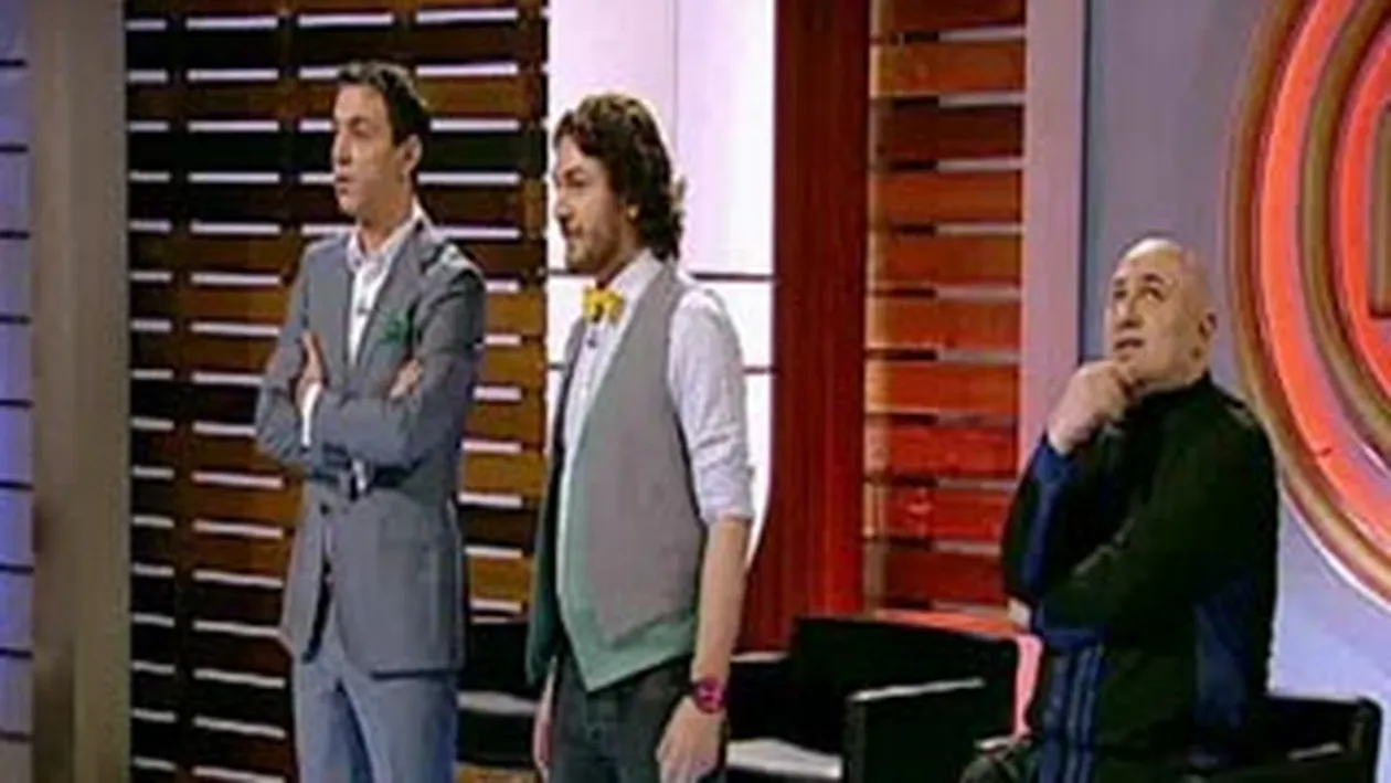 VIDEO Dezastru total la proba desertului! Chef-ii au fost dezamagiti de toti concurentii si au fost fara mila: Ce ati facut voi din bucataria MasterChef este o rusine. Pe mine ma dezgusta, sincer