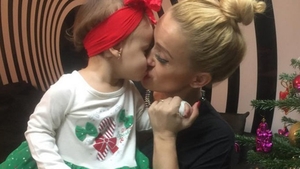 ANDA ADAM s-a filmat cu fetiţa ei, dar a fost criticată de fani! Ce îi făcea micuţei