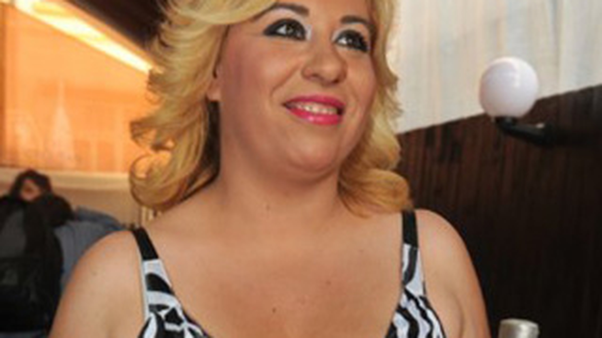 Oana Roman s-a saturat de cluburi dupa 20 de party nonstop: "Ceea ce se intampla acum in cluburile din Bucuresti e usor cam prea decadent pentru gustul meu"!