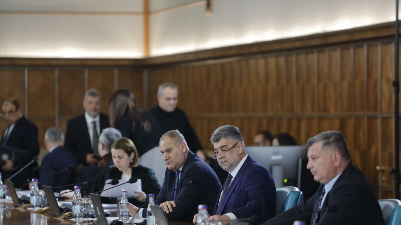 Guvernul aprobă primul contract colectiv de muncă la nivelul sectorului BANCAR. Marcel Ciolacu: Oferim protecție pentru cei aproape 45.000 de angajați