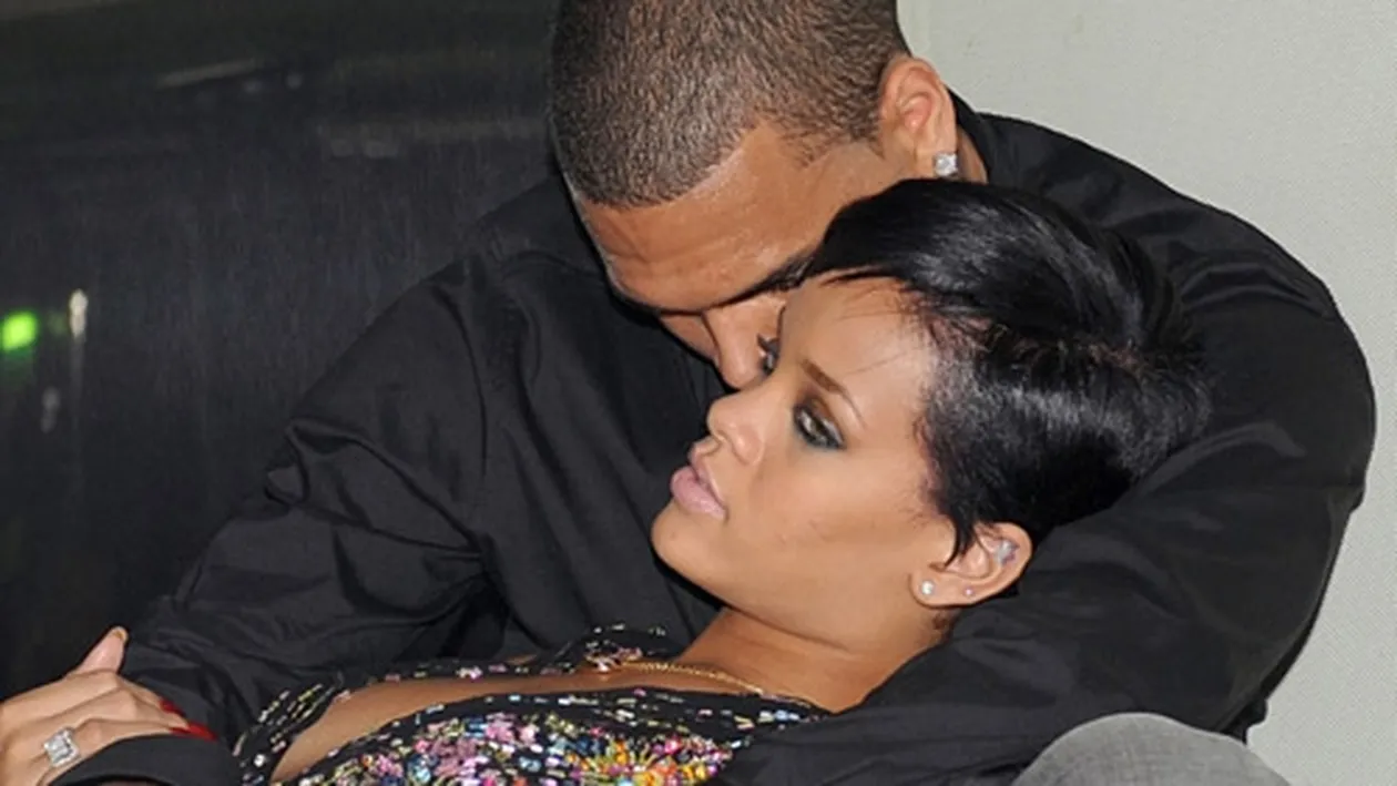 Imaginea vanata de toti paparazzi! Chris Brown, fotografiat dezbrăcat, de Rihanna