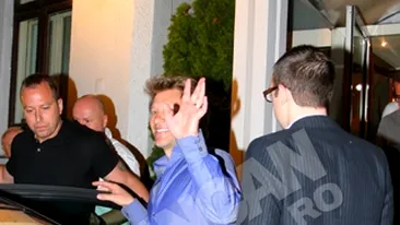 Jon Bon Jovi a ajuns in Romania! A mers direct la restaurant cu colegii si cateva fete