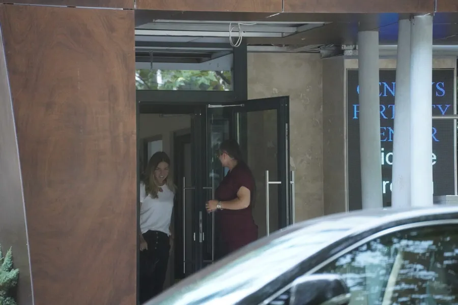 Simona și-a păstrat zâmbetul, în continuare (Foto: CANCAN.RO)