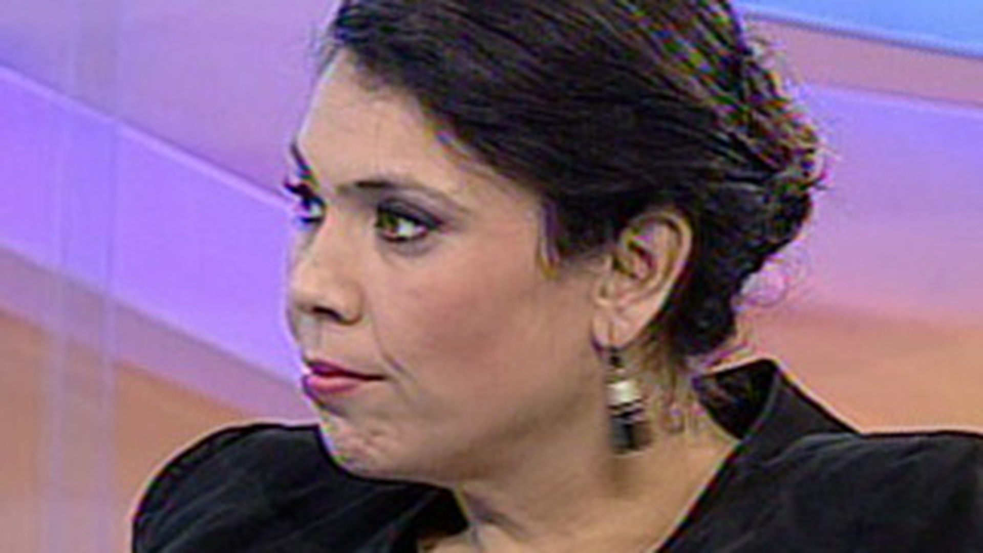 "Ai trait in pacat. Pentru numele lui Dumnezeu, ai 35 de ani, trebuie sa muncesti"! Corneliu Vadim Tudor o angajeaza pe Ioana Tufar! Vezi de ce situatia ei nu se aseamana cu cea a Marianei Moculescu!