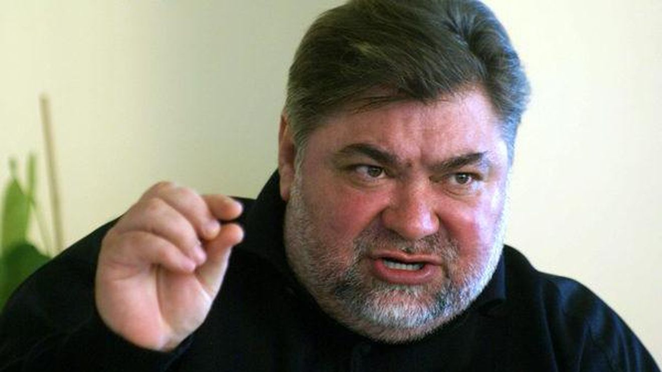 Dumitru Sechelariu a fost înmormântat astăzi la Bacău! Slujba, oficiată de 30 de preoţi! Gigi Becali: "N-aveam cum să nu-l iert"