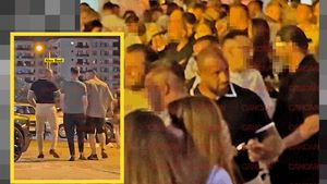 Scandal URIAŞ pe litoral! Ancuţa a căzut în păcat, iar Alex Bodi a gonit-o din camera de hotel! "Musculosul" și-a înecat amarul în club până-n zori