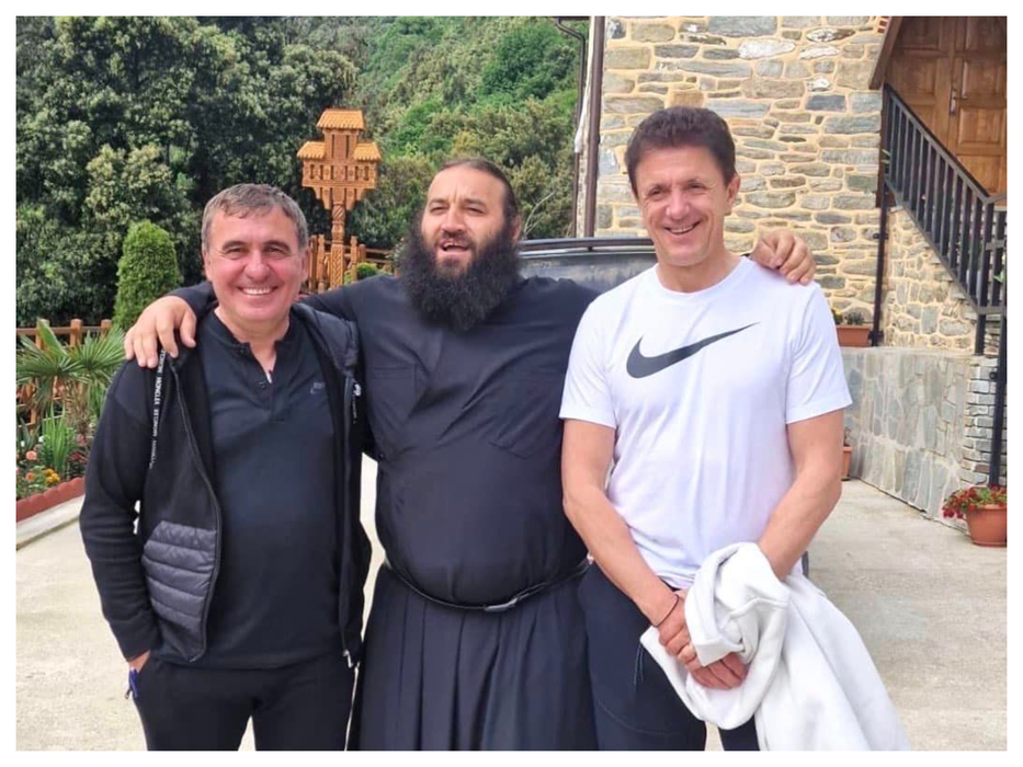 Gheorghe Hagi și Gică Popescu au plecat pe Muntele Athos / Sursă Foto: Facebook