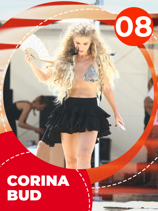 TOP 40 vedete care au lăsat la vedere ce au mai de preţ! Antonia, Loredana sau Tania Budi, sus bluziţa şi… abdomenul la control!