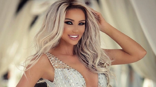 Așa da! Bianca Drăgușanu „a rupt gura târgului”, după ce a urcat într-un Ferrari de lux, de 400.000 de euro. La volan nu era Alex Bodi!