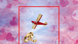 Zborul romantic s-a transformat într-o „problemă la motor”! Totul făcea parte din planul nebunesc al unui pilot îndrăgostit ceva cu inele și un avion din ăsta de mici dimensiuni