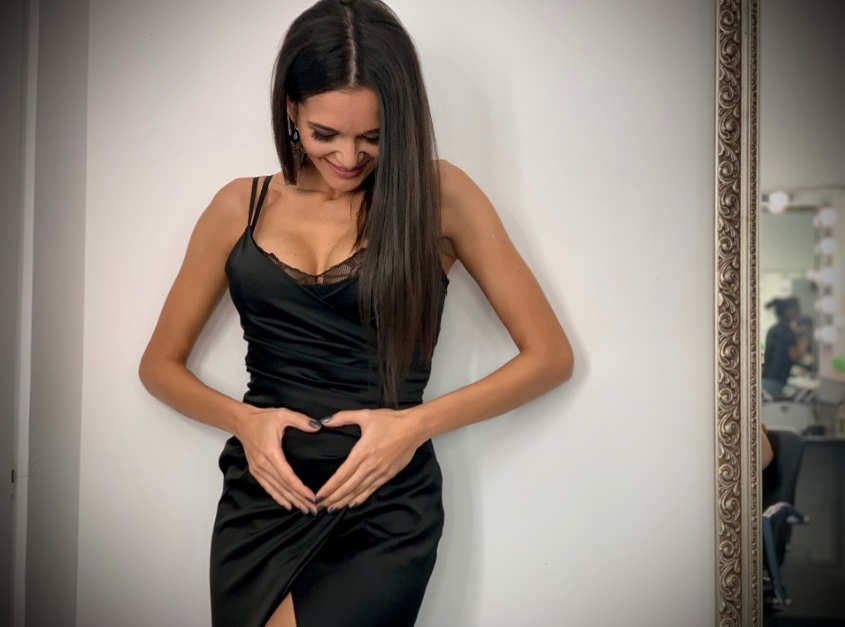 O vedetă de la Antena 1 este însărcinată! Marele anunț, făcut în noaptea Sfântului Andrei: “Îl așteptăm pe bebe 3 ❤️”