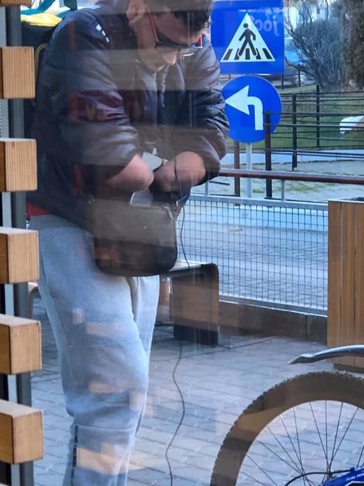 A fost identificat angajatul Glovo fără mâini care a impresionat o țară întreagă! Florin Buricea are o poveste de viață terifiantă