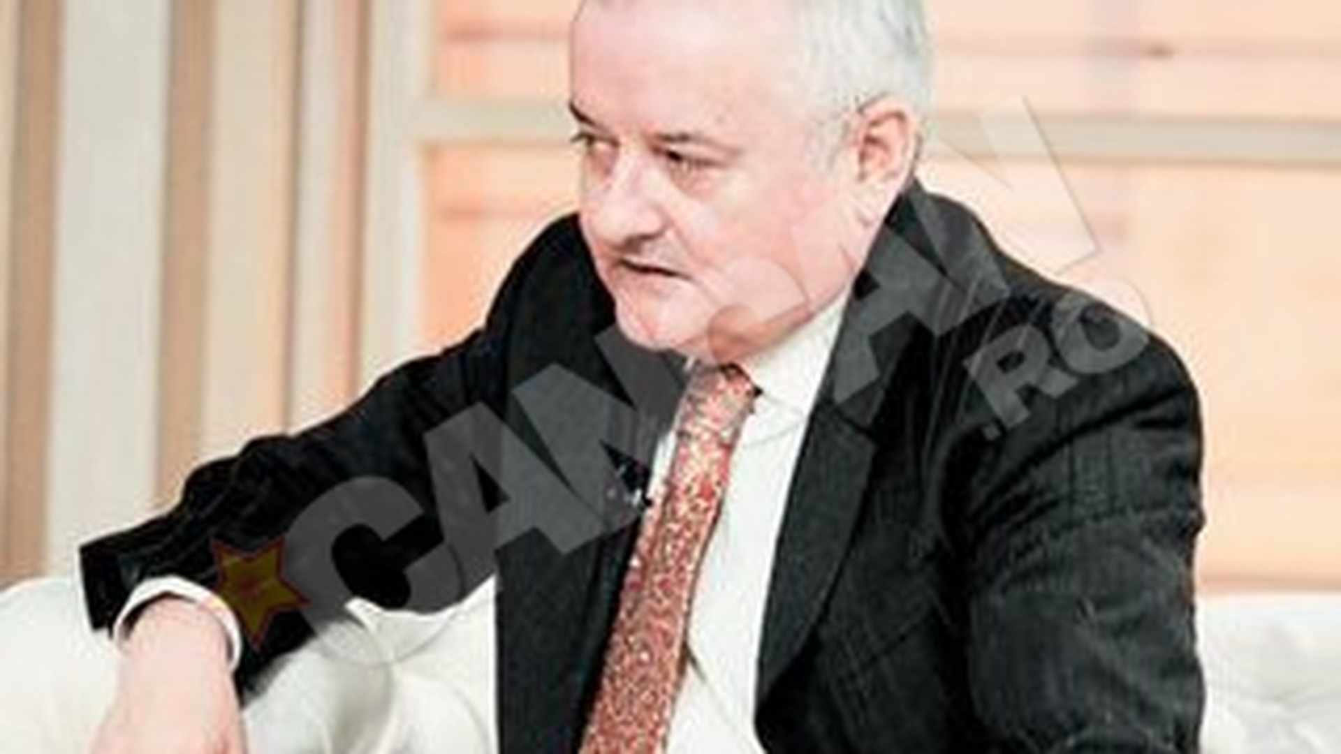 Irinel petrece Revelionul acasa, in asteptarea Monicai! Consemnat la domiciliu!