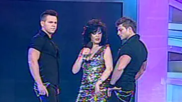 VIDEO A innebunit la batranete! Mariana Moculescu s-a apucat de cantat melodii pe teme religioase si s-a sarutat cu Ioana Popescu