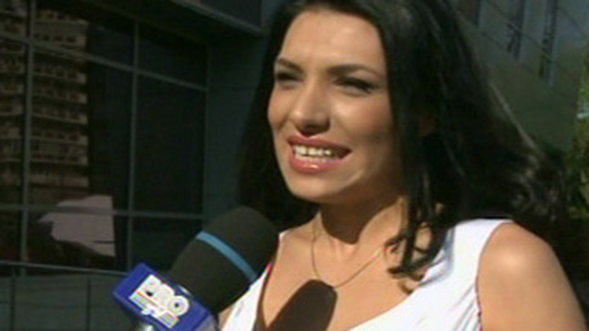 Sorana s-a maritat in secret! Uite ce rochie si-a luat la cununie!