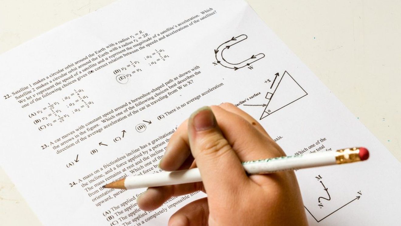Ce a apărut pe site-ul edu.ro chiar când elevii de clasa a 8-a așteptau rezultatele la Evaluarea Națională. Momente de stupoare la Capacitate. FOTO